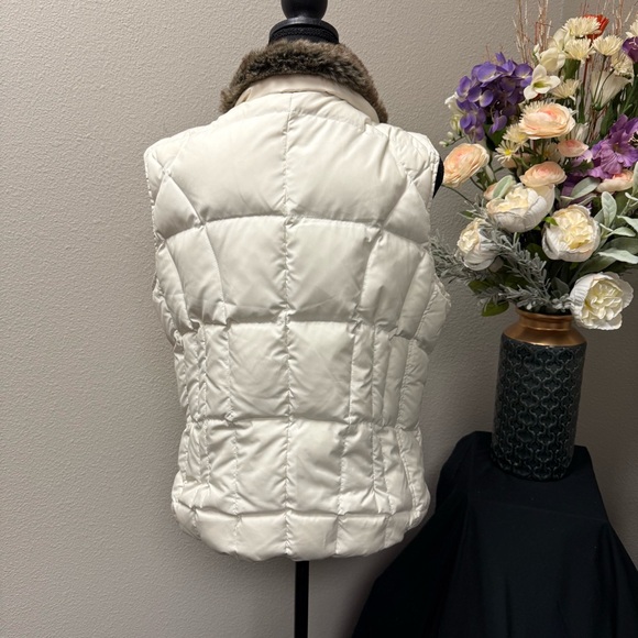 Eddie Bauer White Down Puffer Vest L Faux Fur Collar Winter Warm Outerwear - Picture 5 of 12